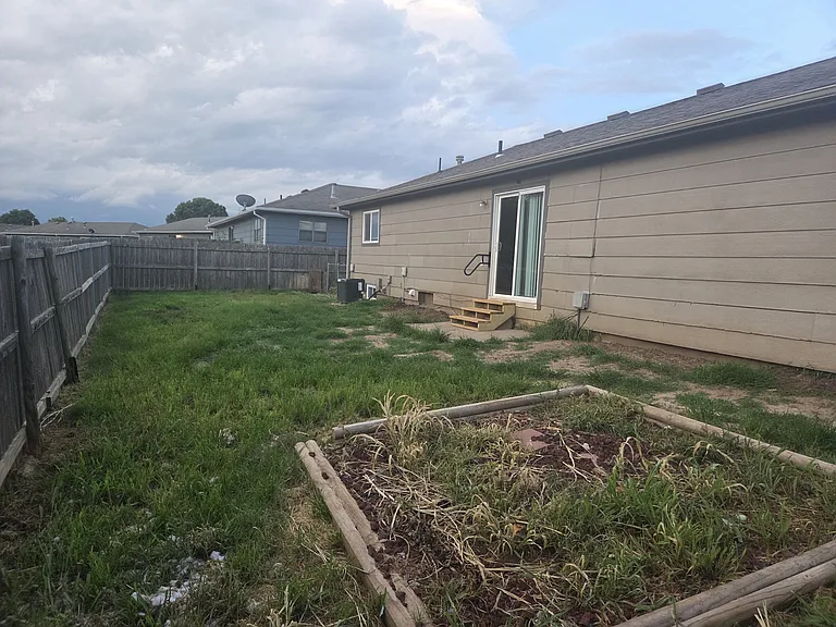 1718 N Woodlawn Blvd — Photo 16