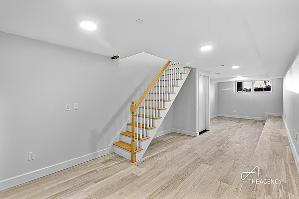 Rented by The Agency | media 10