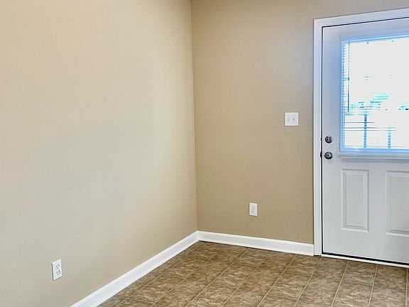 3rd image of 385 Kenlee Cir