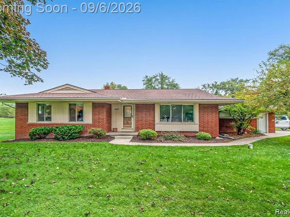 10407 Hegel Rd, Goodrich, MI 48438