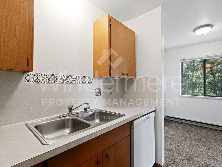 1111 E 8th Ave — Photo 11