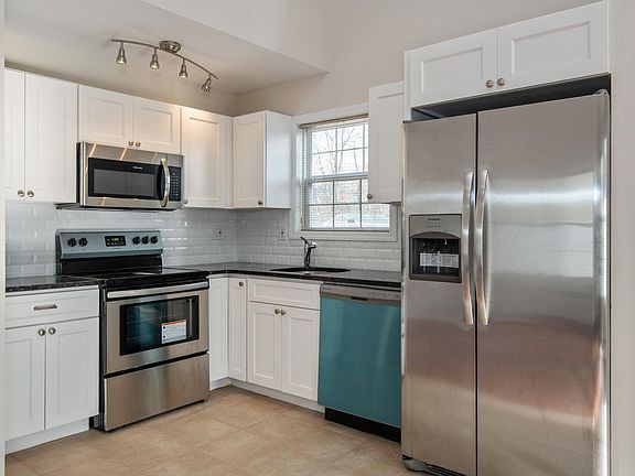 5th image of 131 Colin Dr