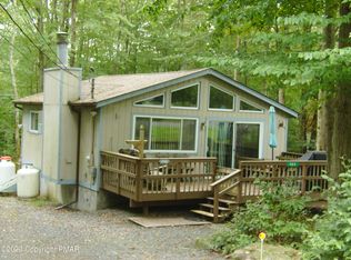 300 Wyalusing Dr, Pocono Lake, PA 18347