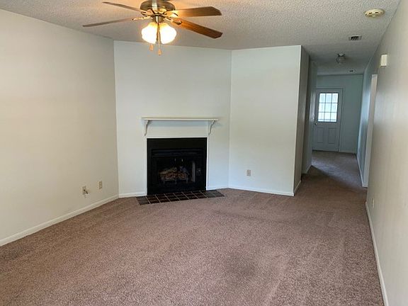 4th image of 5 Wooddale Dr APT A