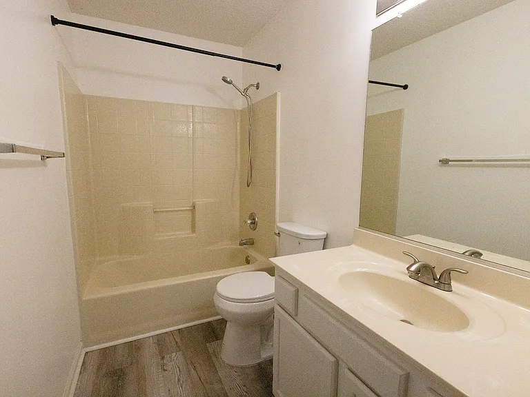 1355 Lake Dr — Photo 16