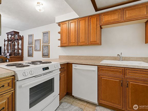 4th image of 8111 58th Avenue SE