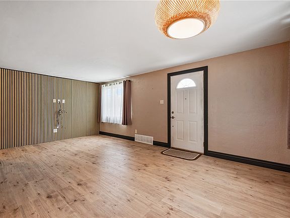5th image of 904 Sunnyside Dr
