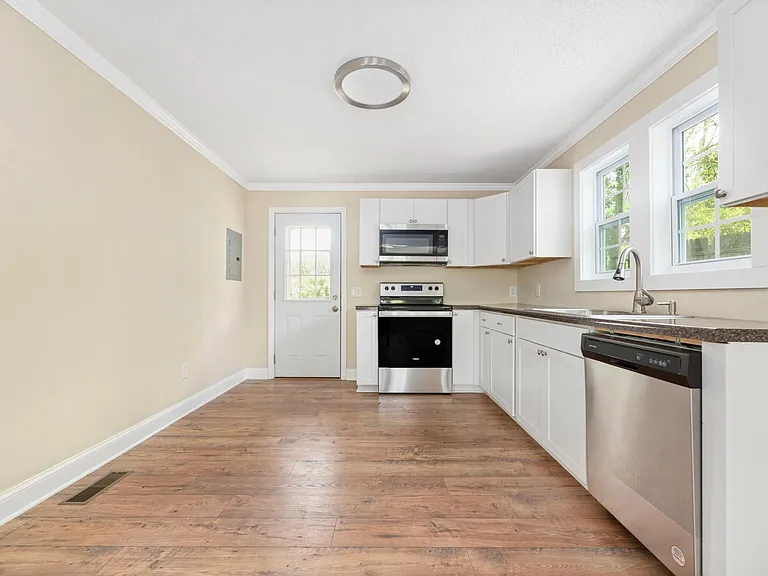 441 W Springs St — Photo 12