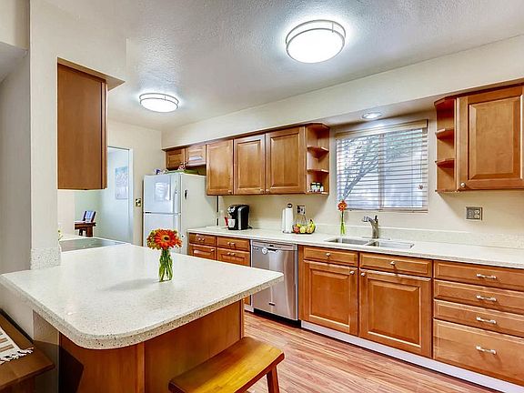 8731 E Valley View Rd-print-004-9-Kitche