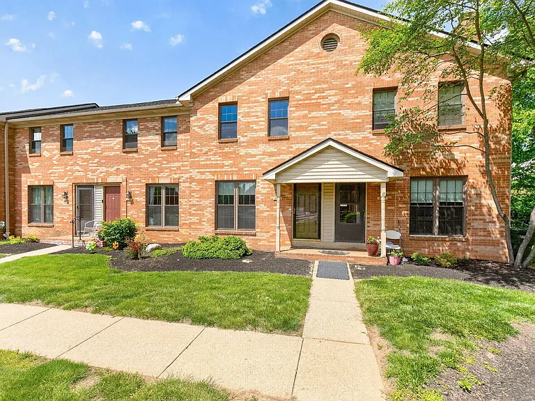 6477 Brookedge Ct — Photo 3
