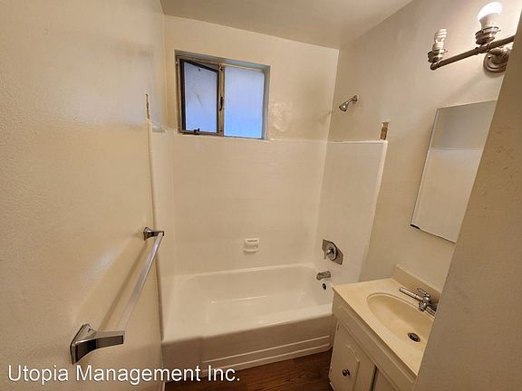 4th image of 7605 N Hollywood Way APT B