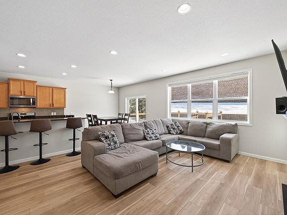 4th image of 8599 Oakview Way N