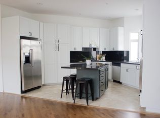 1224 Loma Dr, Hermosa Beach, CA 90254