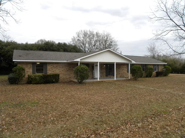 145 Madison Dr, Atmore, AL 36502