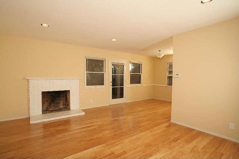 2nd image of 447 Bayview Ave