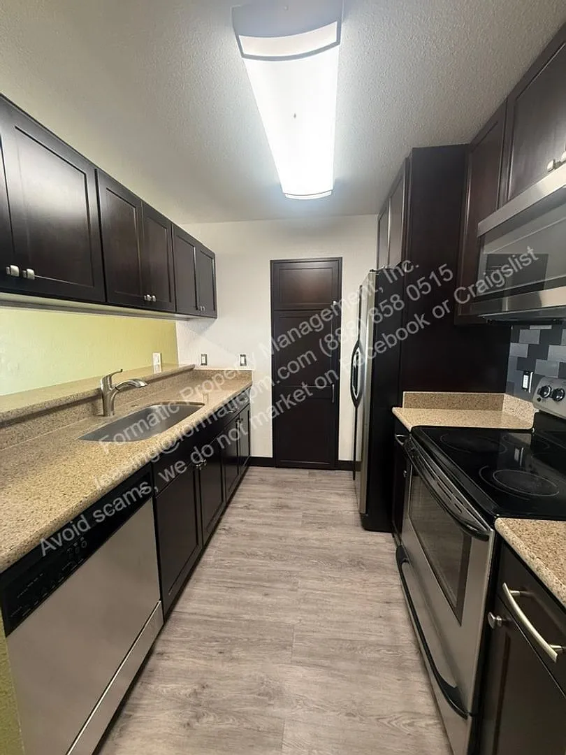3 bed, 2.0 bath, 980 sqft, $3,595 — Photo 4