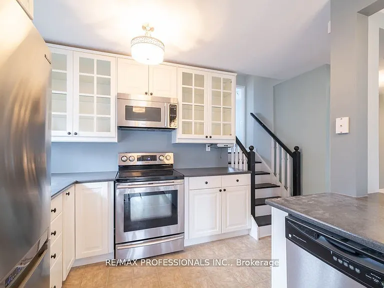 13 Baraniuk St #UPPER — Photo 3