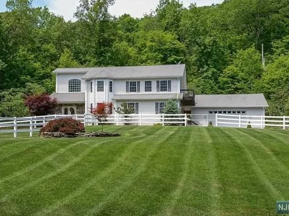 32 Lounsberry Hollow Rd, Sussex, NJ 07461