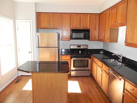 5th image of 6607 Thomas Grant Ct