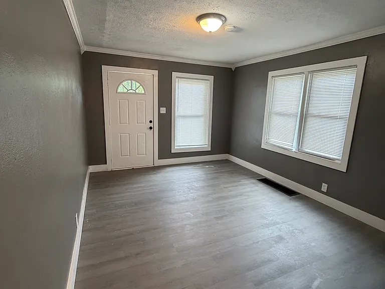 2328 E 36th St #1 — Photo 10
