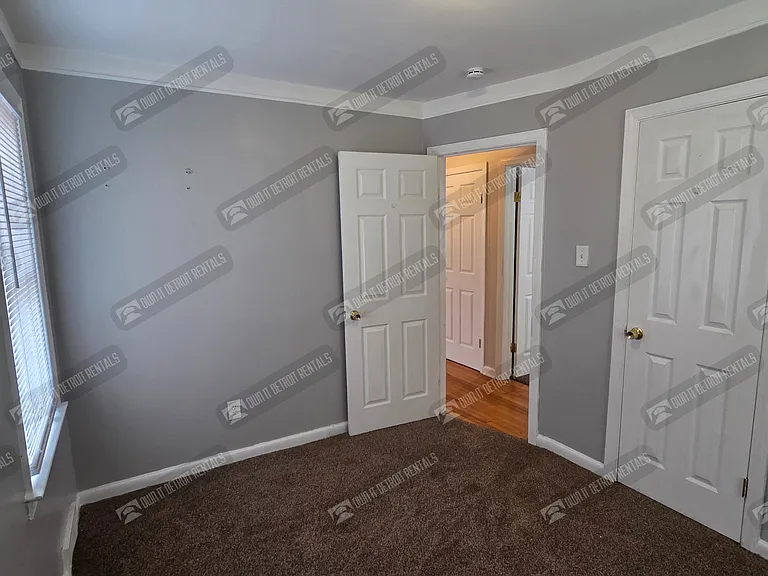 20252 Roscommon St — Photo 16