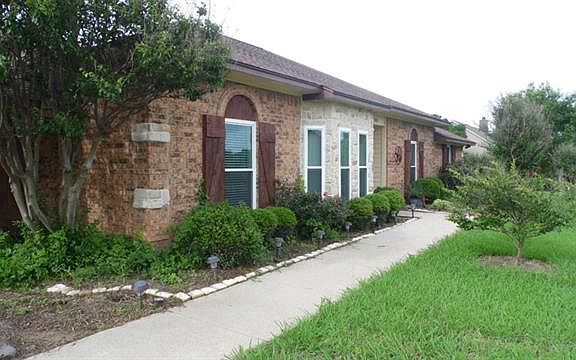 3rd image of 185 Oak Trail Dr