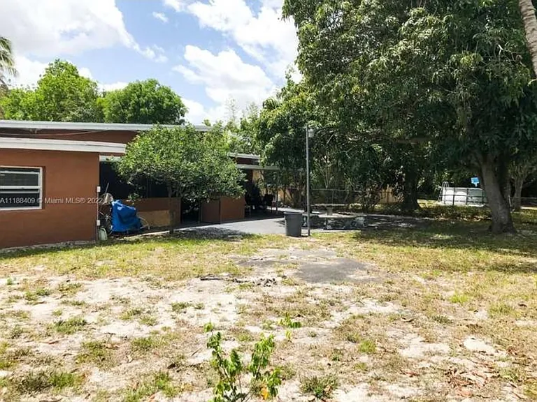 261 Florida Ave — Photo 4