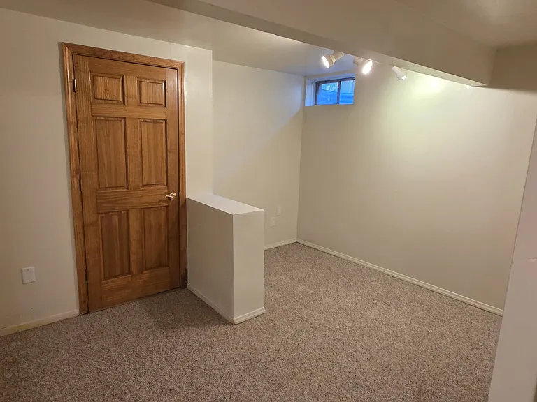 121 Woodview Dr — Photo 24
