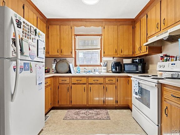 5th image of 24 & 118 Lily Dr