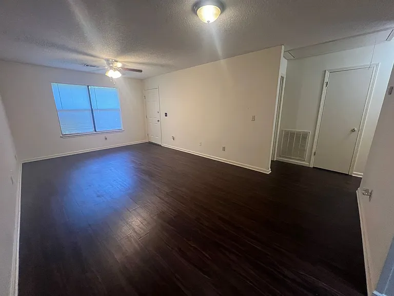 4803 Oak Meadow Dr — Photo 5