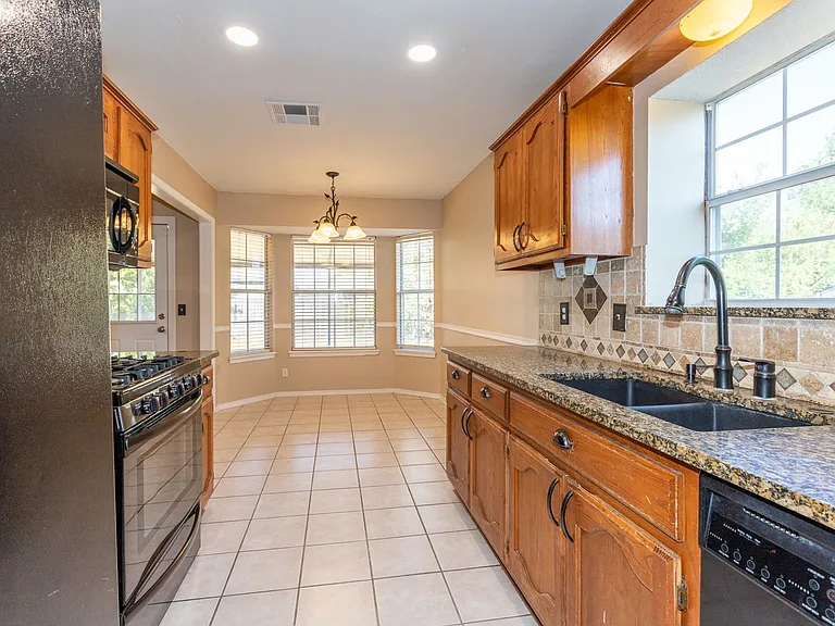 2412 W Natchez St — Photo 18