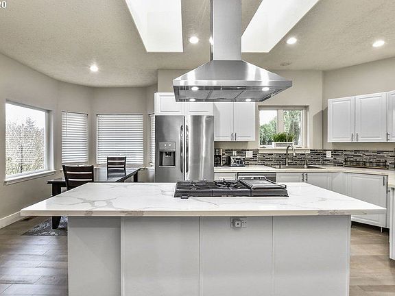 5th image of 133 Sweet Birch Dr