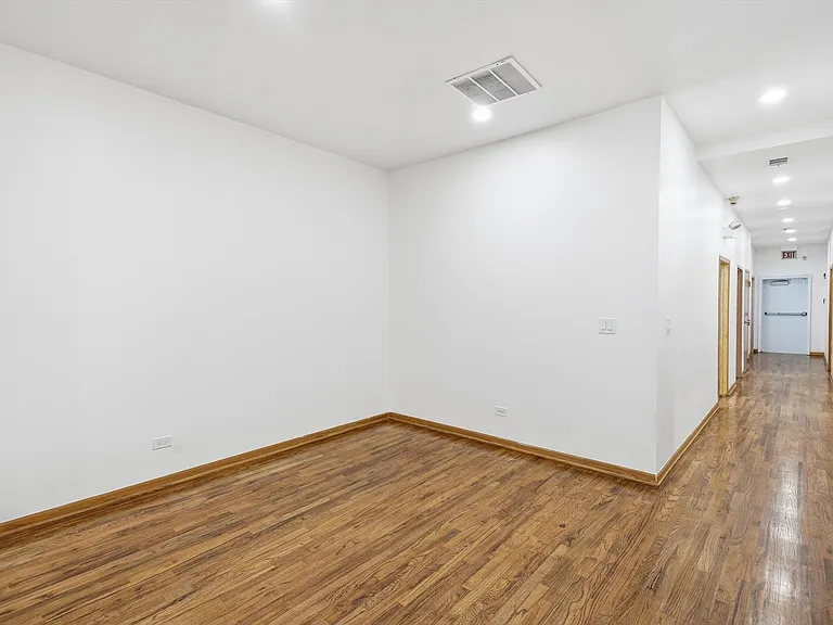 2723 N Clark St #2 — Photo 7