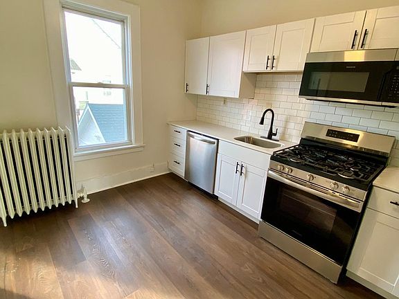 3rd image of 729 Helen St #4