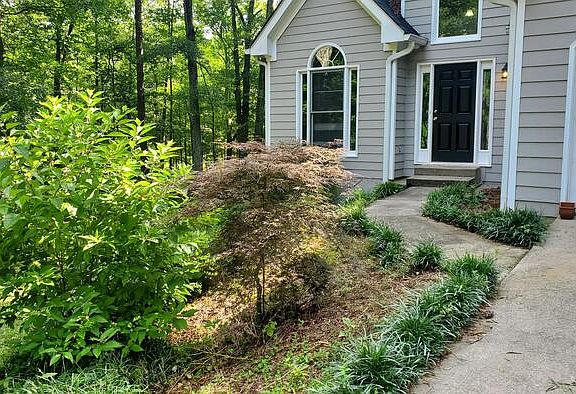 2nd image of 1061 Sharon Pl