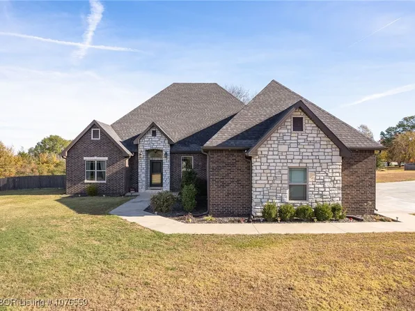 2300 N Maple St, Sallisaw, OK 74955