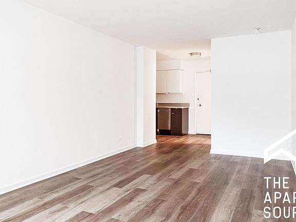 5th image of 456 W Wellington Ave #258