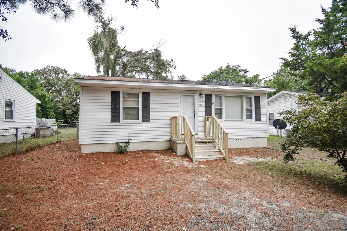 Building Photo - 707 Veda St #B