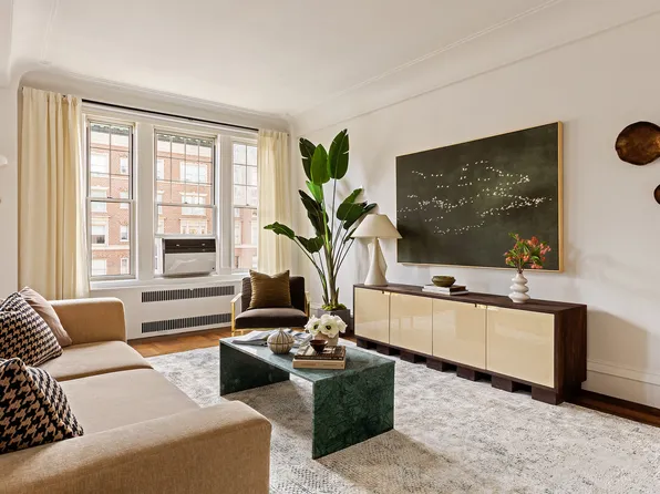 875 Park Avenue image 5 of 24