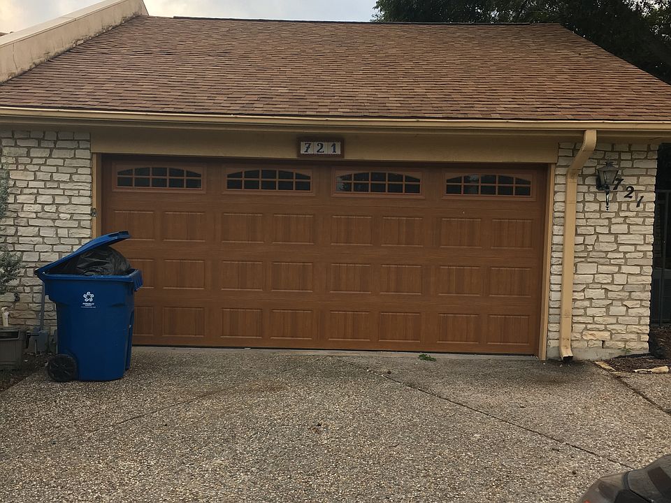 1st image of 721 Oakland Hills Ln