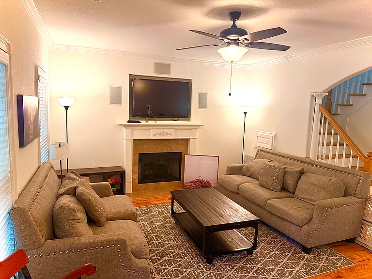 506 Whistler Ln N — Photo 2