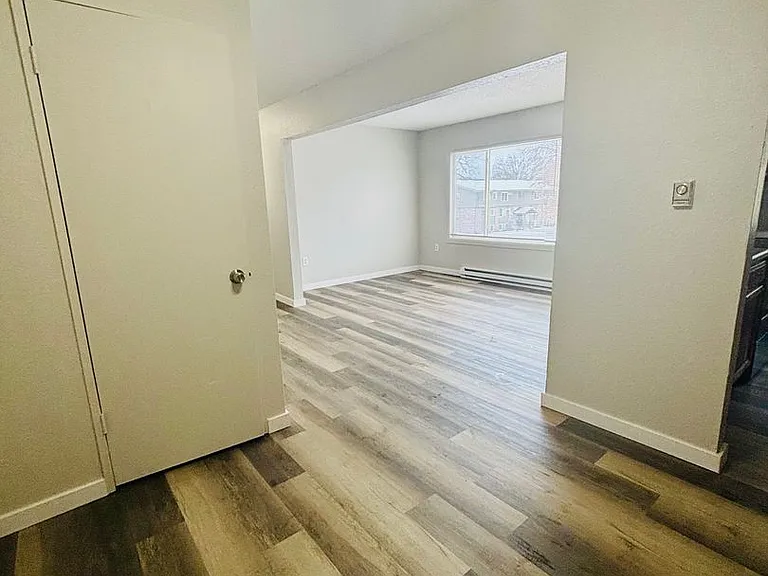 Cedar Crest Apartments — Photo 10