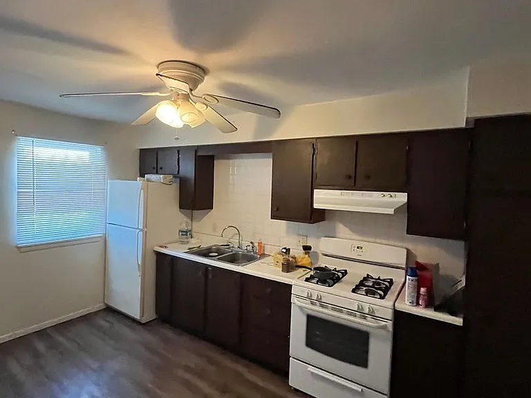 2 Larry Court — Photo 2