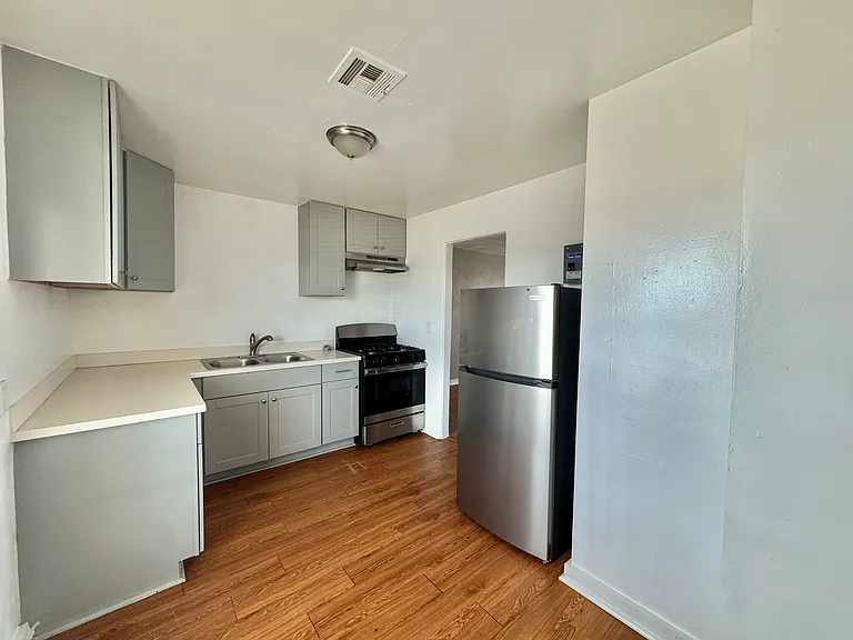 2034 NW 25th St #8 — Photo 8