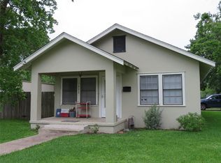 1202 Avenue E, El Campo, TX 77437