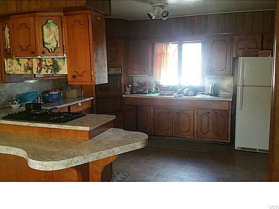 5th image of 261 Curtiss St
