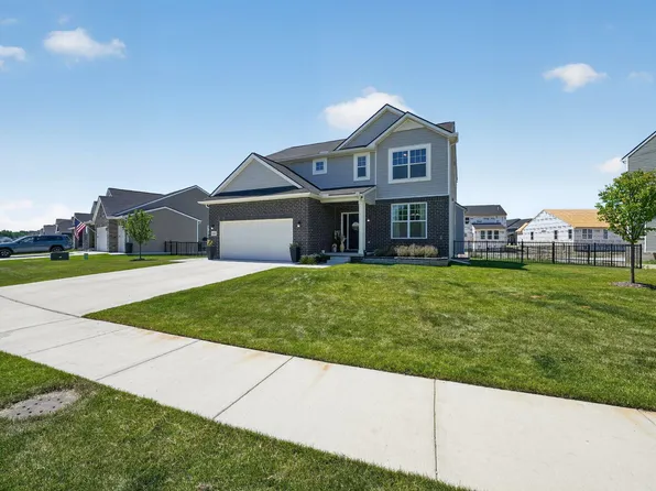 51681 Maple Leaf Dr, Macomb, MI 48042