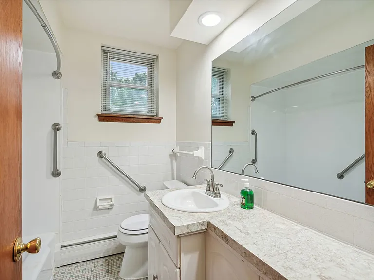 5547 Lyndale Ave N — Photo 5