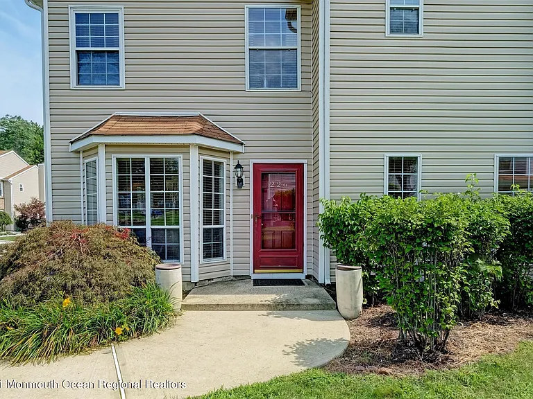 226 Teasdale Pl — Photo 2