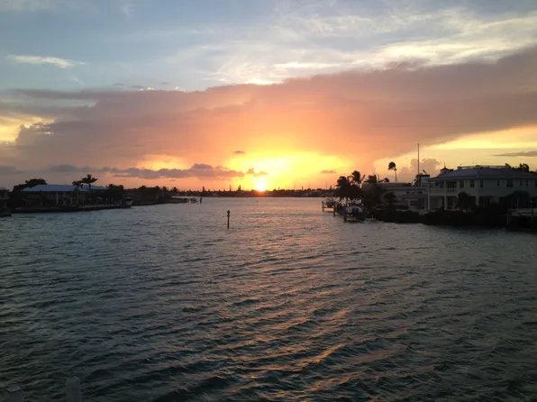 820 10th St, Key Colony Beach, FL 33051